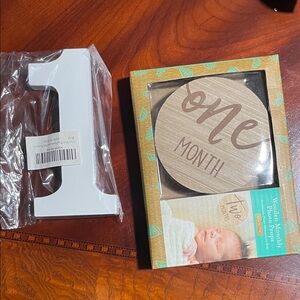 Wooden 'One Month' Baby Milestone Photo Prop - Neutral Wood Finish